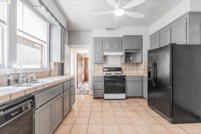3531 Lakeshore Ave, Oakland, CA 94610
