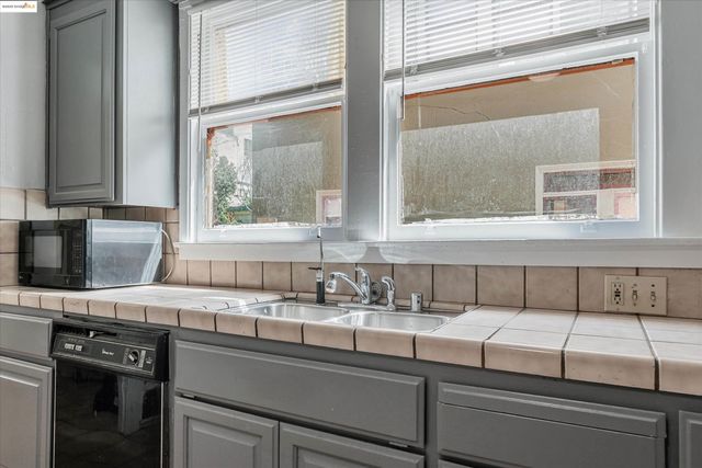 3531 Lakeshore Ave, Oakland, CA 94610