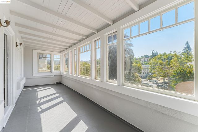 3531 Lakeshore Ave, Oakland, CA 94610