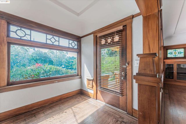 3531 Lakeshore Ave, Oakland, CA 94610