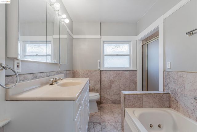 3531 Lakeshore Ave, Oakland, CA 94610