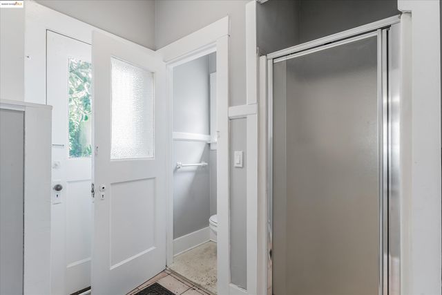 3531 Lakeshore Ave, Oakland, CA 94610
