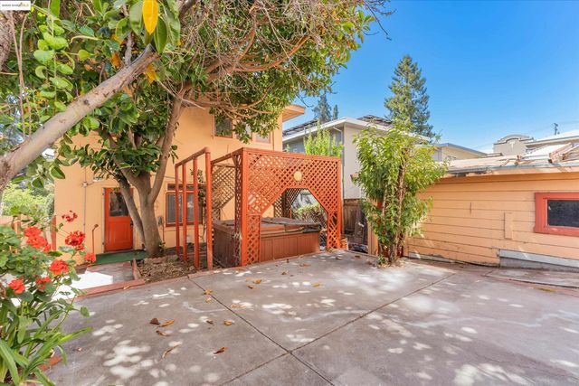 3531 Lakeshore Ave, Oakland, CA 94610