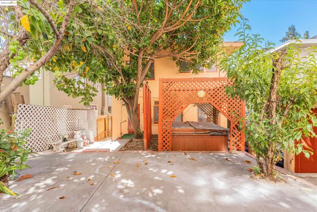 3531 Lakeshore Ave, Oakland, CA 94610