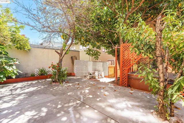 3531 Lakeshore Ave, Oakland, CA 94610