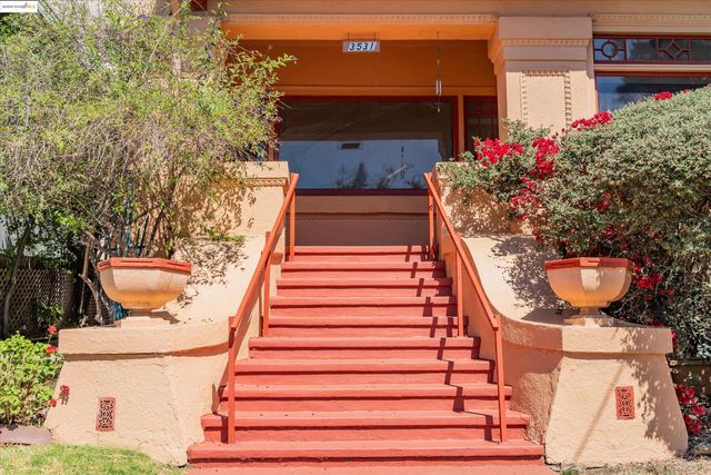 3531 Lakeshore Ave, Oakland, CA 94610