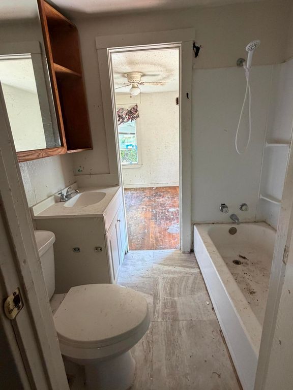 Image 4 of property listing at 607 E 38th Street, San Angelo, TX 76903