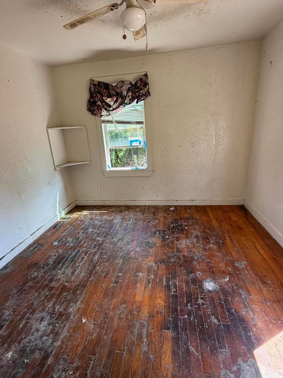 Image 5 of property listing at 607 E 38th Street, San Angelo, TX 76903