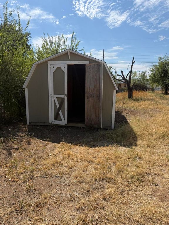 Image 6 of property listing at 607 E 38th Street, San Angelo, TX 76903