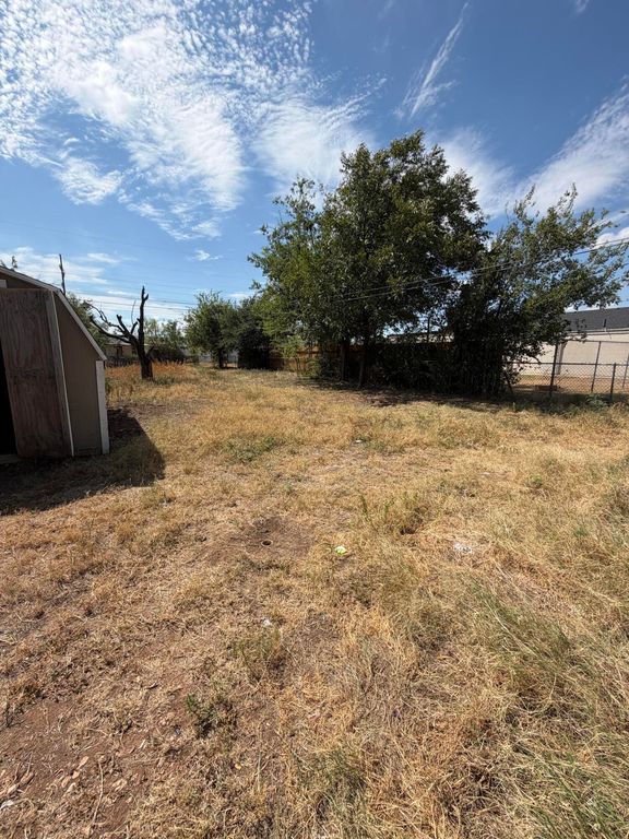 Image 7 of property listing at 607 E 38th Street, San Angelo, TX 76903