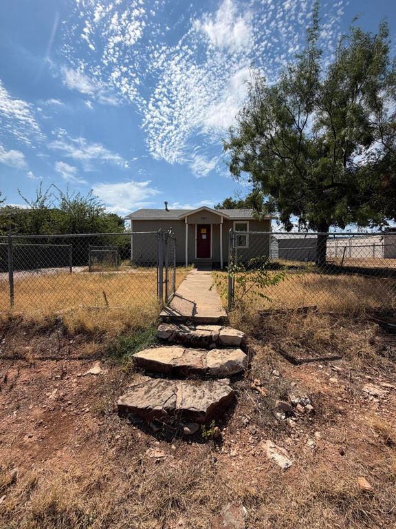 Image 8 of property listing at 607 E 38th Street, San Angelo, TX 76903