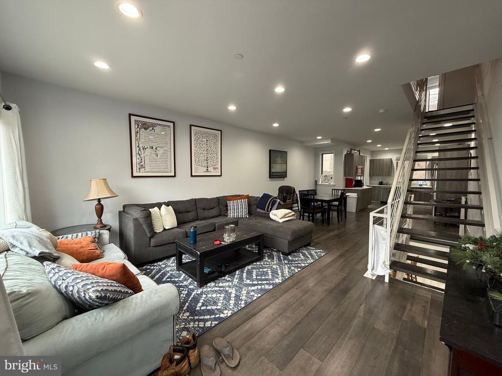 819 N 5TH ST, Philadelphia, PA 19123