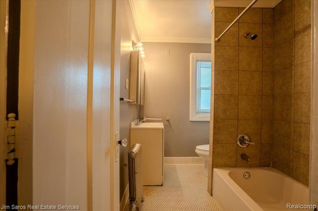 913 Alter Road, Detroit, MI 48215