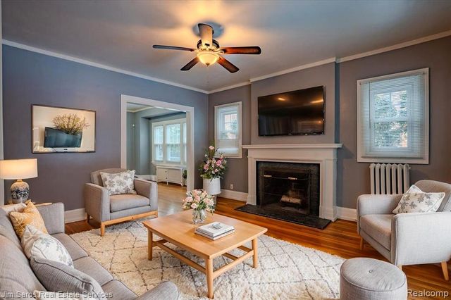 913 Alter Road, Detroit, MI 48215