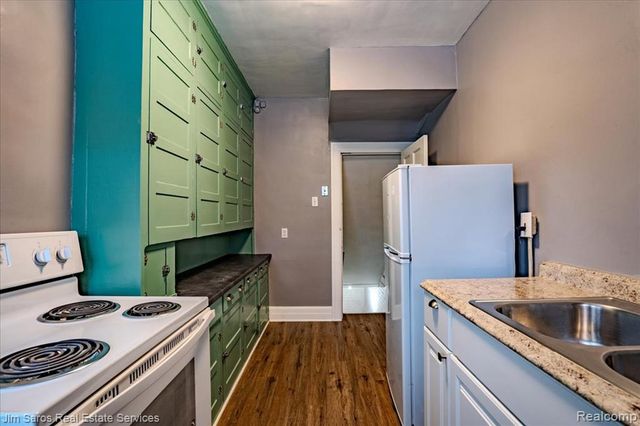 913 Alter Road, Detroit, MI 48215