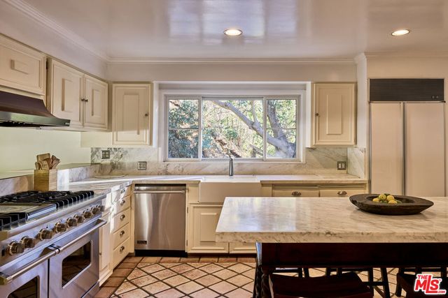 3268 Serra Road, Malibu, CA 90265
