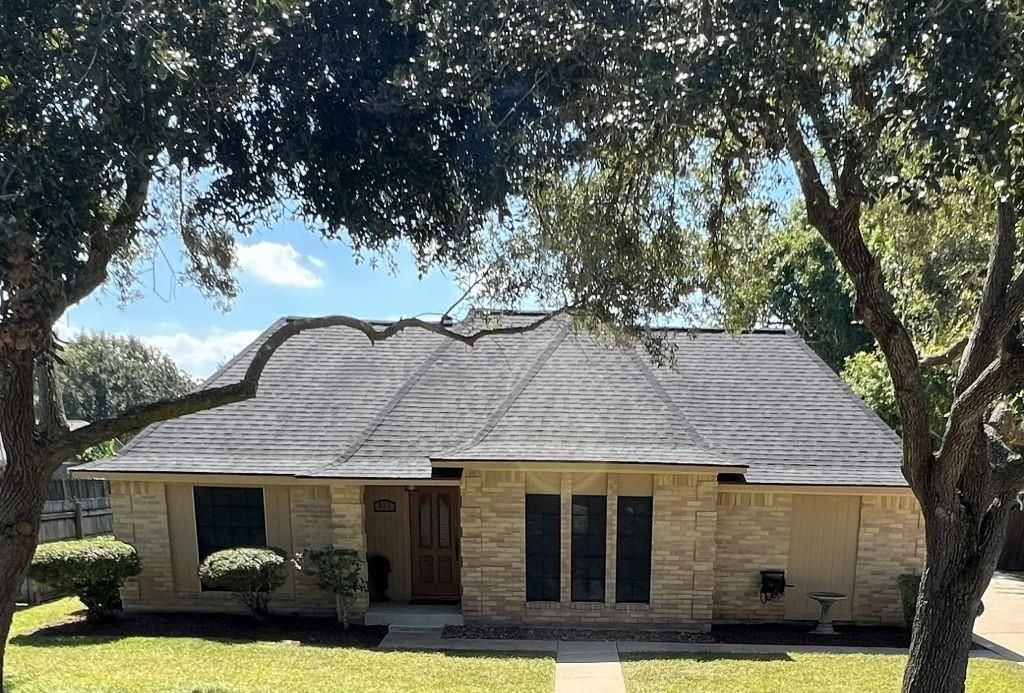 317 Raintree Lane, Lake Jackson, TX 77566