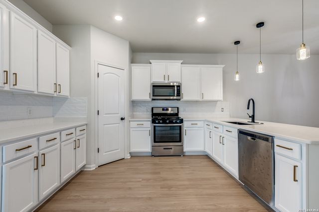 15115 Escalante, Von Ormy, TX 78073