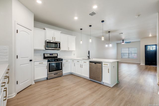 15115 Escalante, Von Ormy, TX 78073