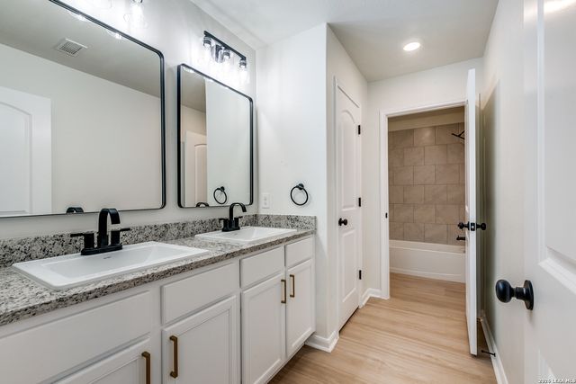 15115 Escalante, Von Ormy, TX 78073