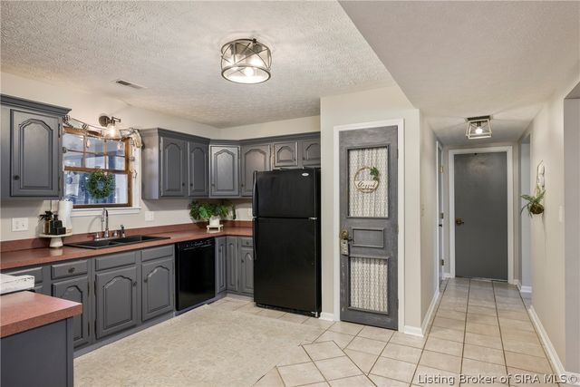 609 Catalpa Street, Sellersburg, IN 47172