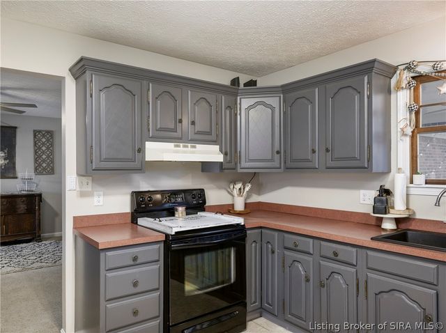 609 Catalpa Street, Sellersburg, IN 47172