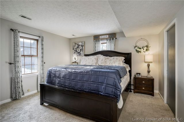 609 Catalpa Street, Sellersburg, IN 47172