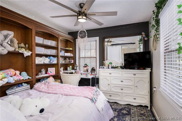 609 Catalpa Street, Sellersburg, IN 47172