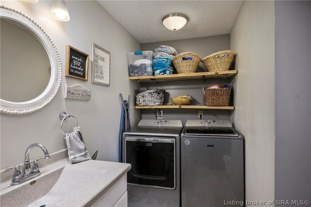 609 Catalpa Street, Sellersburg, IN 47172