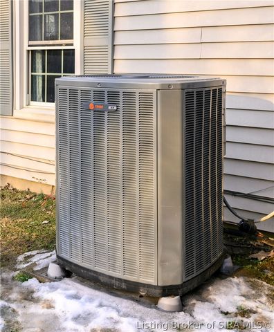 609 Catalpa Street, Sellersburg, IN 47172