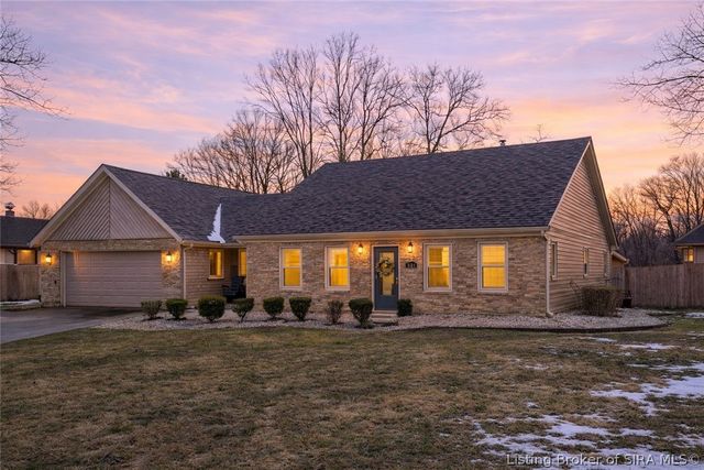 609 Catalpa Street, Sellersburg, IN 47172