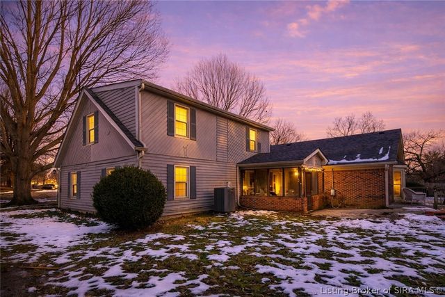 609 Catalpa Street, Sellersburg, IN 47172