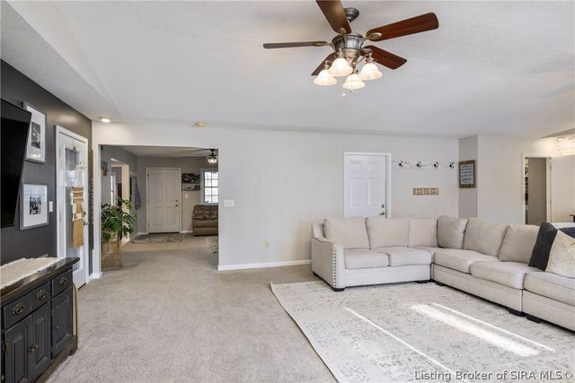 609 Catalpa Street, Sellersburg, IN 47172