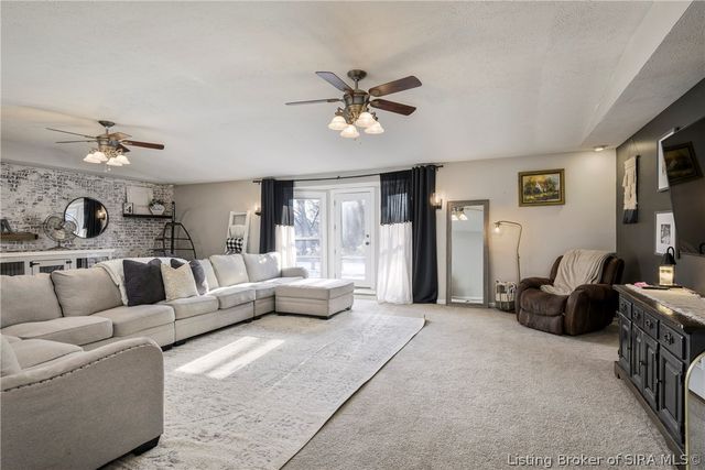 609 Catalpa Street, Sellersburg, IN 47172