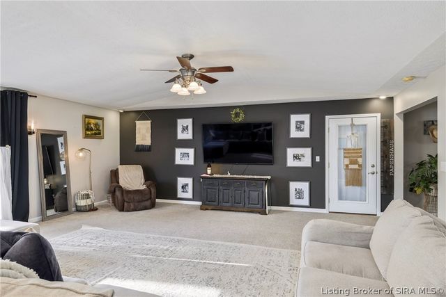 609 Catalpa Street, Sellersburg, IN 47172