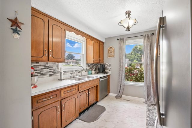 561 Danielle Dr, Clarksville, TN 37042