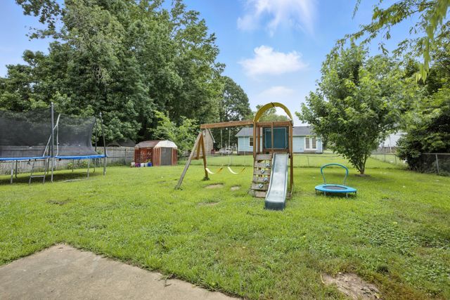 561 Danielle Dr, Clarksville, TN 37042