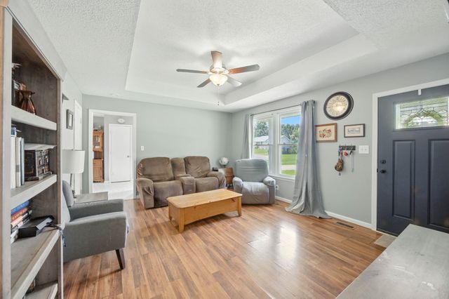 561 Danielle Dr, Clarksville, TN 37042