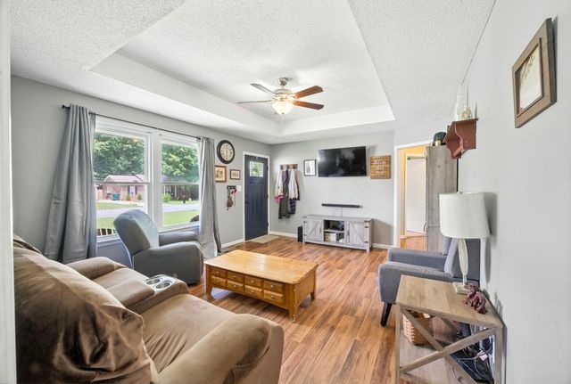 561 Danielle Dr, Clarksville, TN 37042