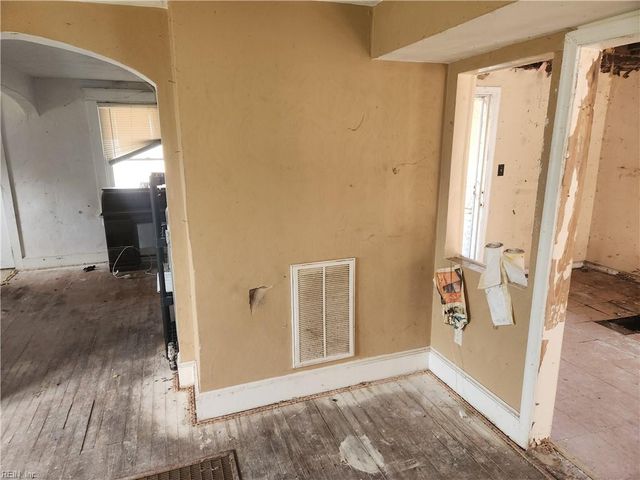 1714 Victoria BLVD, Hampton, VA 23661