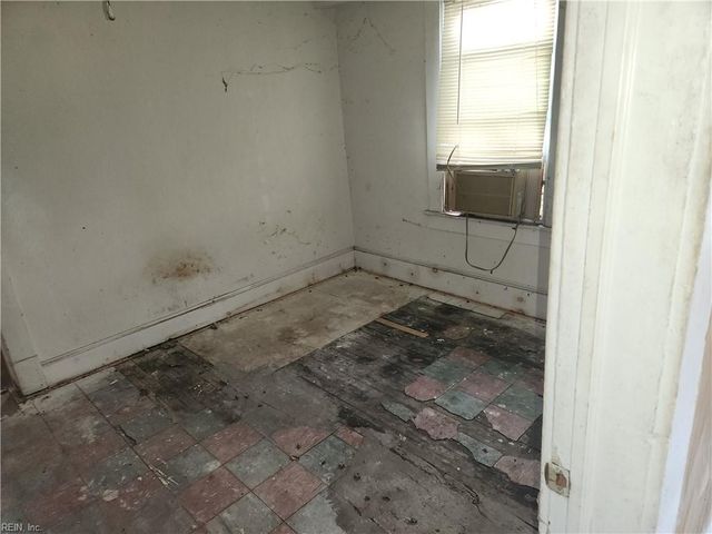 1714 Victoria BLVD, Hampton, VA 23661