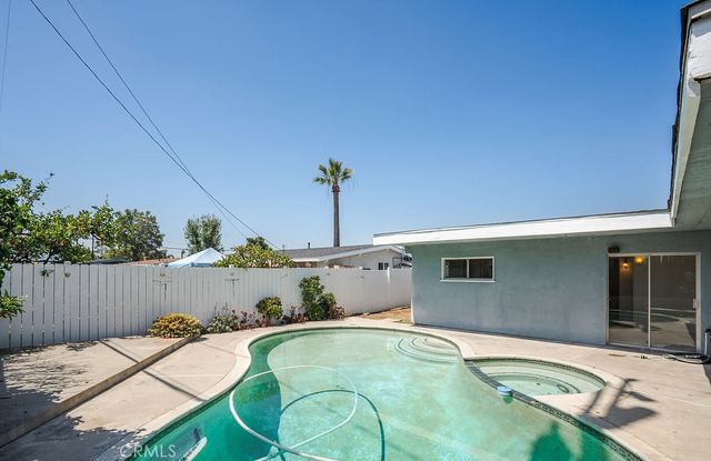 1230 N Aldenville, Covina, CA 91722