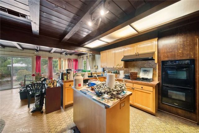 12415 Erwin Street, Valley Glen, CA 91606