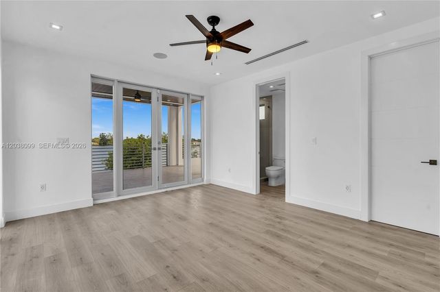 10755 SW 52nd Ter, Miami, FL 33165