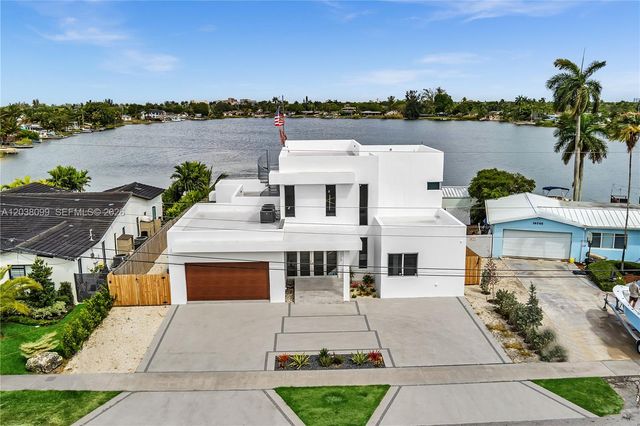 10755 SW 52nd Ter, Miami, FL 33165