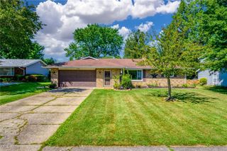 7454 S Cricket Lane, Seven Hills, OH 44131