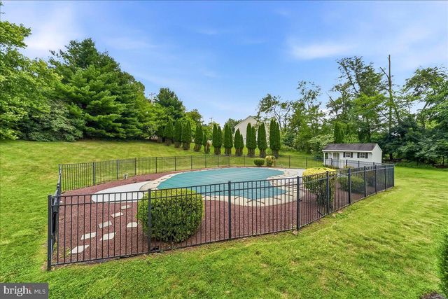 310 COUNTRY RIDGE DR, Royersford, PA 19468