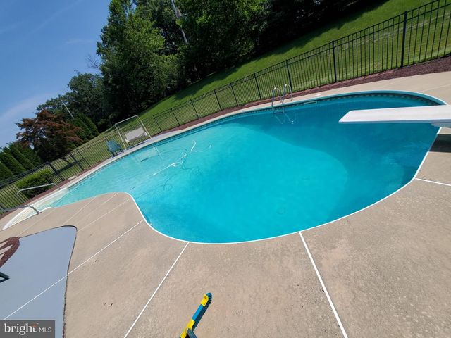 310 COUNTRY RIDGE DR, Royersford, PA 19468
