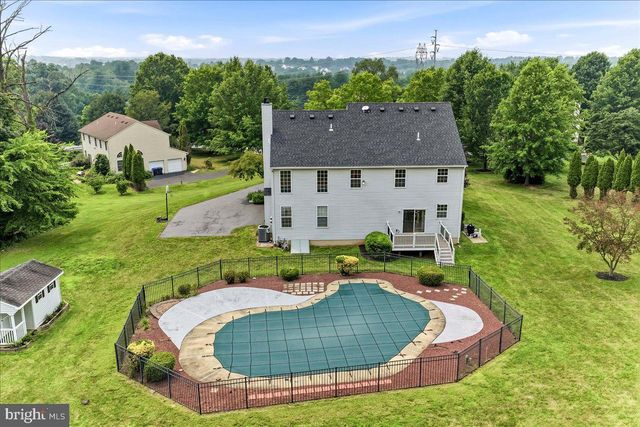 310 COUNTRY RIDGE DR, Royersford, PA 19468