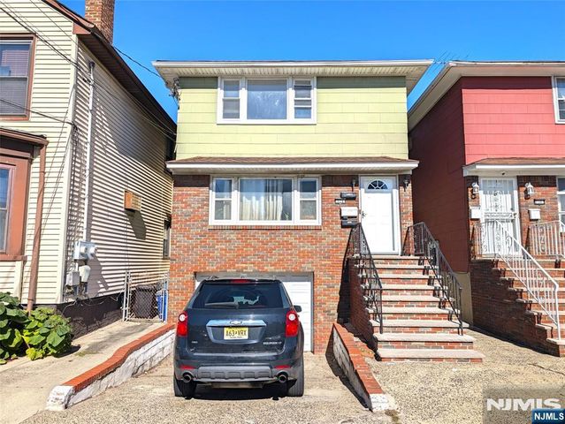 228 Cleveland Avenue, Harrison, NJ 07029